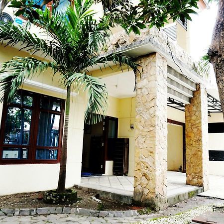 Green Surabaya Homey Экстерьер фото