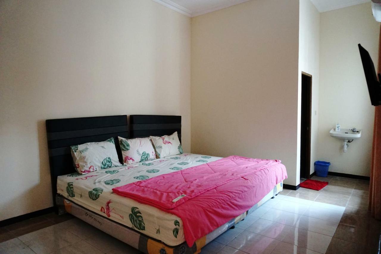 Green Surabaya Homey Экстерьер фото