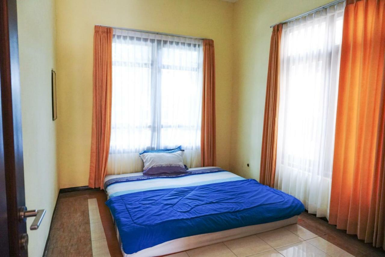 Green Surabaya Homey Экстерьер фото