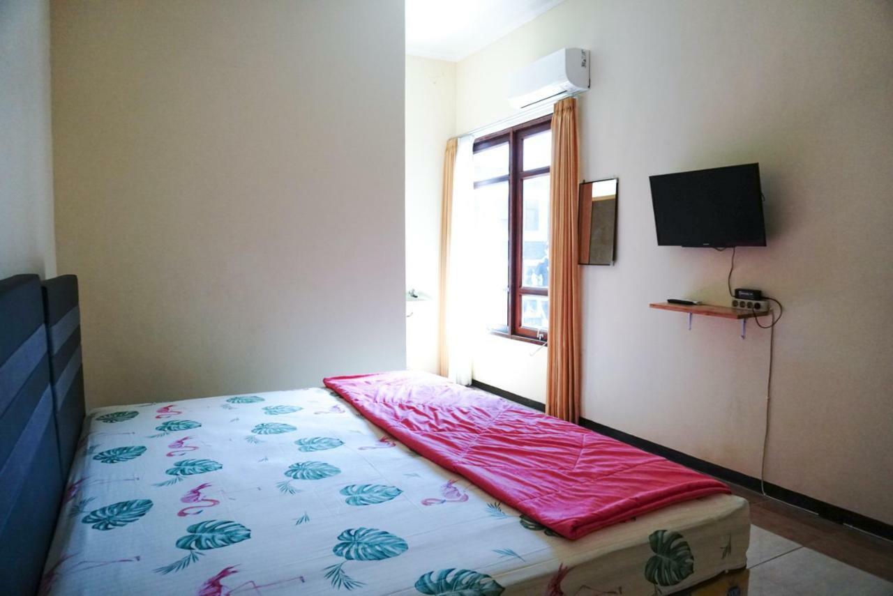 Green Surabaya Homey Экстерьер фото