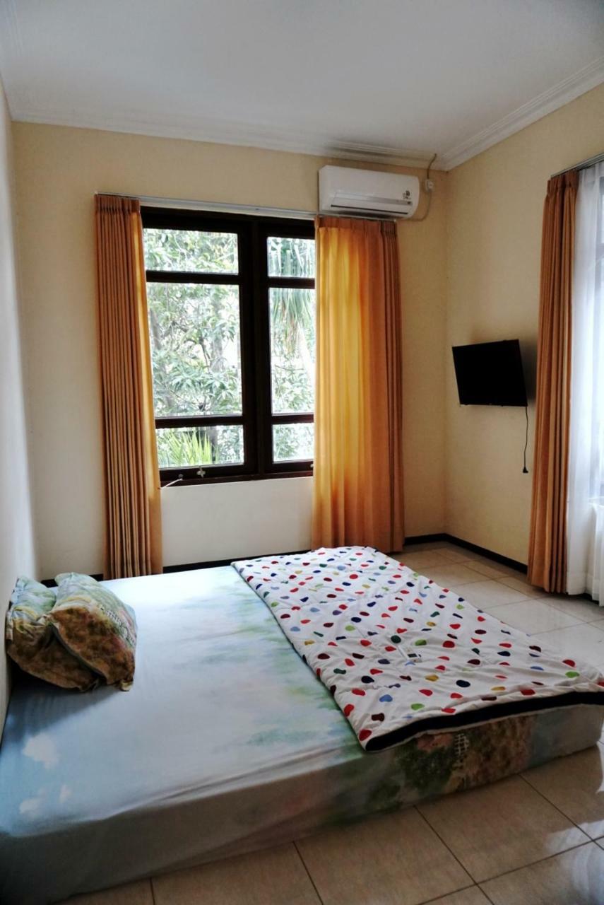 Green Surabaya Homey Экстерьер фото