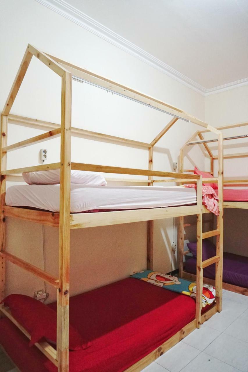 Green Surabaya Homey Экстерьер фото