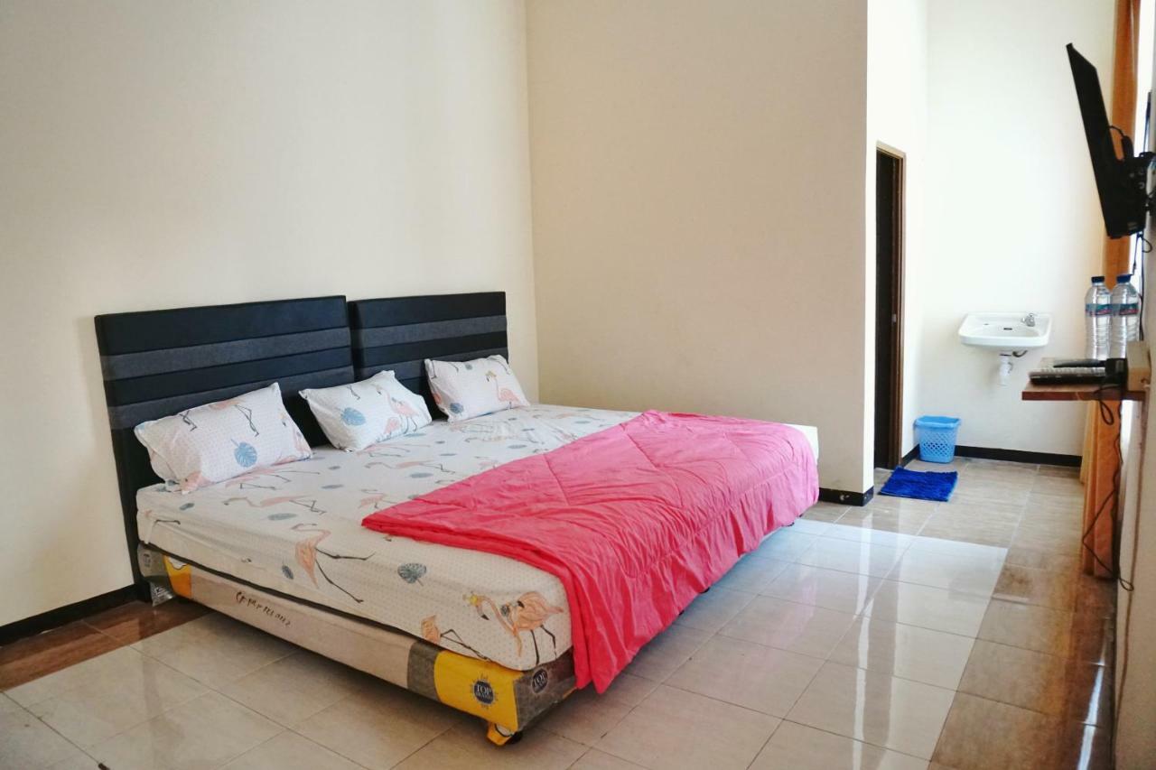 Green Surabaya Homey Экстерьер фото