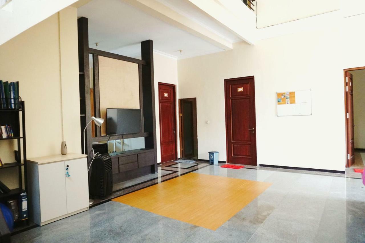 Green Surabaya Homey Экстерьер фото
